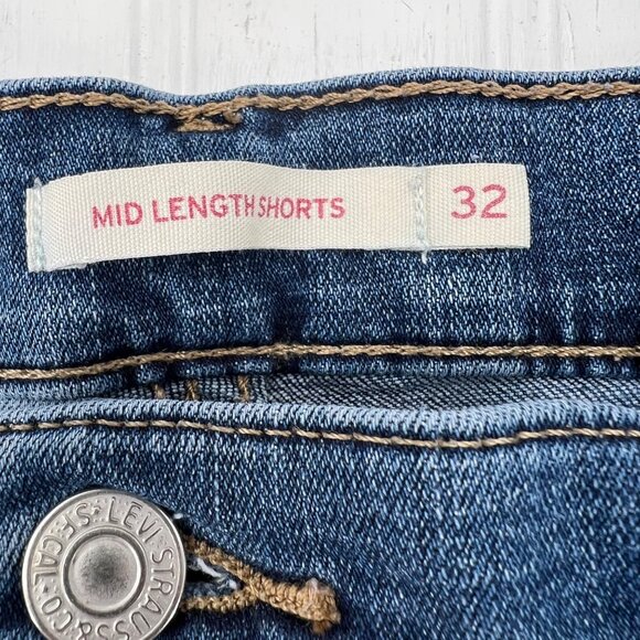 Levi's Women's Mid Length Distressed Denim Shorts Size 32 - Picture 2 of 8